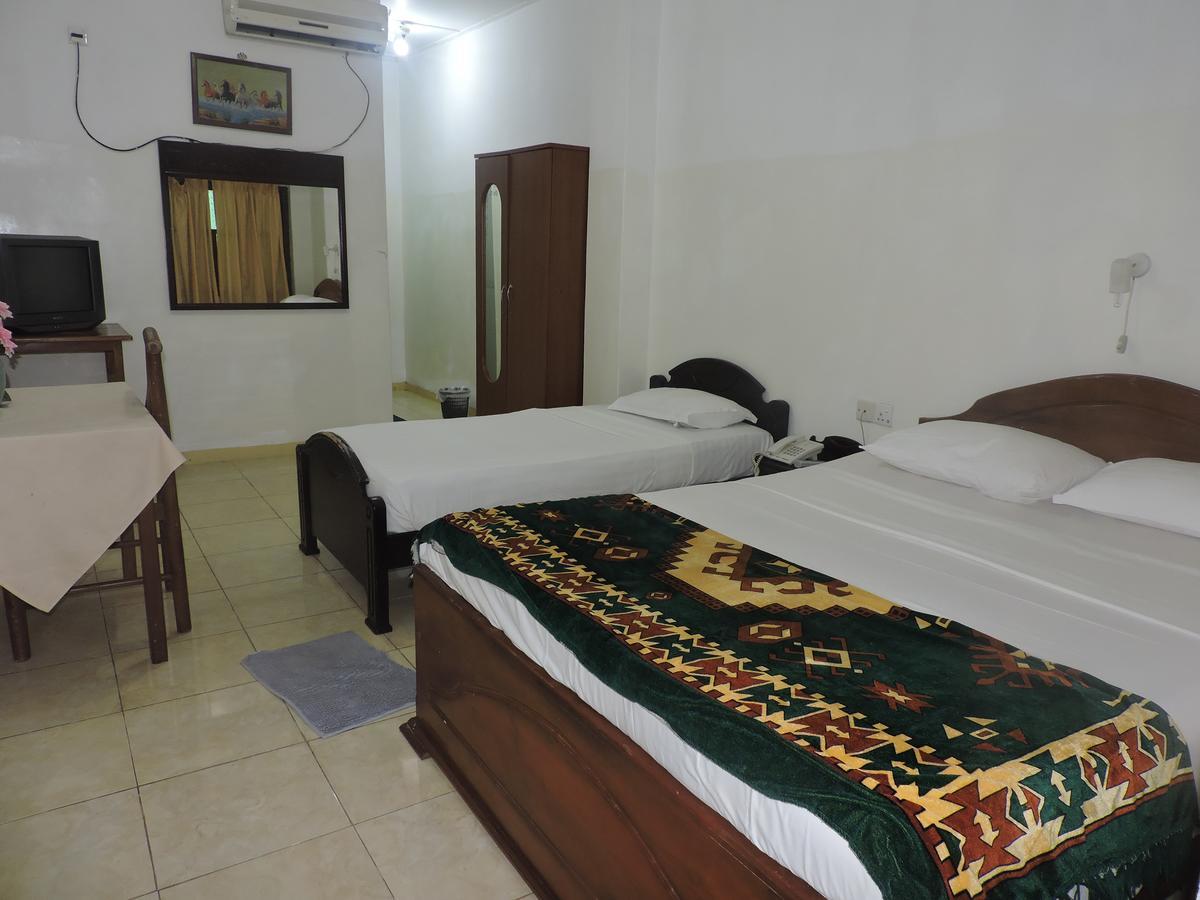 Green Park Beach Hotel Тринкомали Экстерьер фото